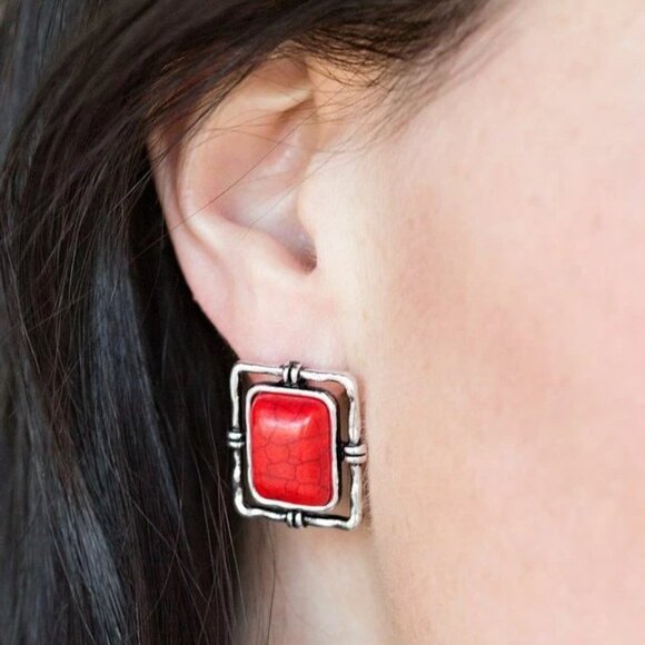 Center Stagecoach Earrings NWOT - Picture 2 of 3